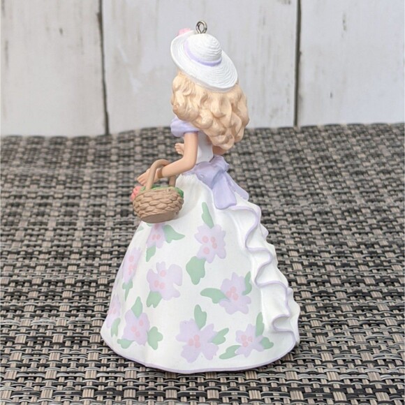 Hallmark Springtime Barbie Holiday Collectible Vintage Ornament 1995 Floral Pink - Picture 5 of 9